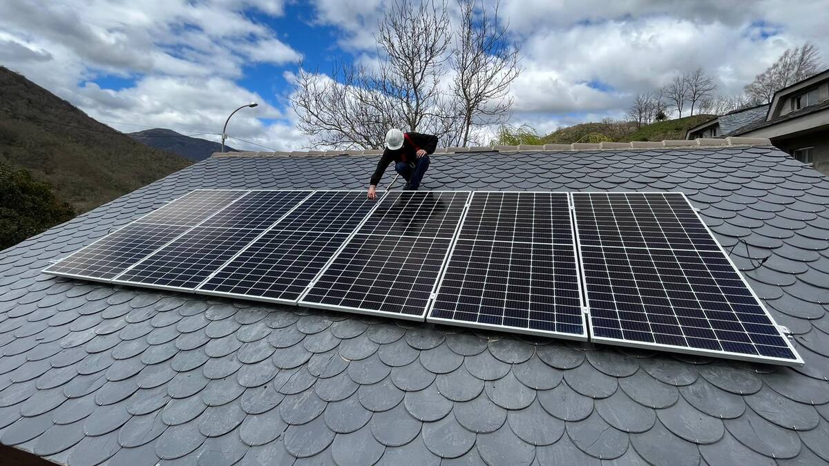 Pablo Ángel Torrego, alcalde de Navalmanzano, habla de las bonificaciones en el IBI para la instalación de placas solares