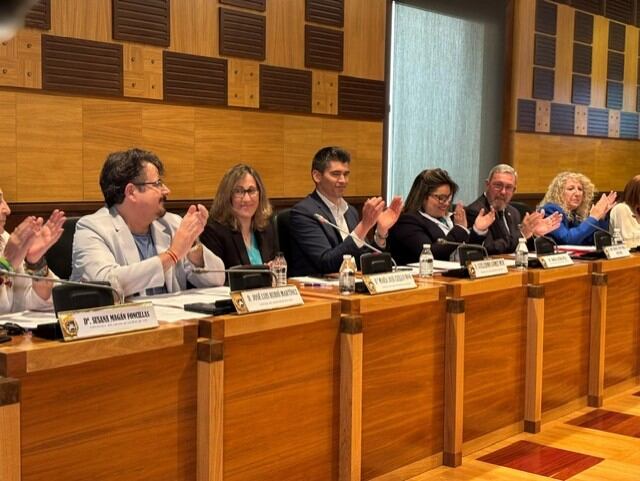 María José Cuello tomaba posesión de su acta como concejal, en sustitución de Belén Almudévar