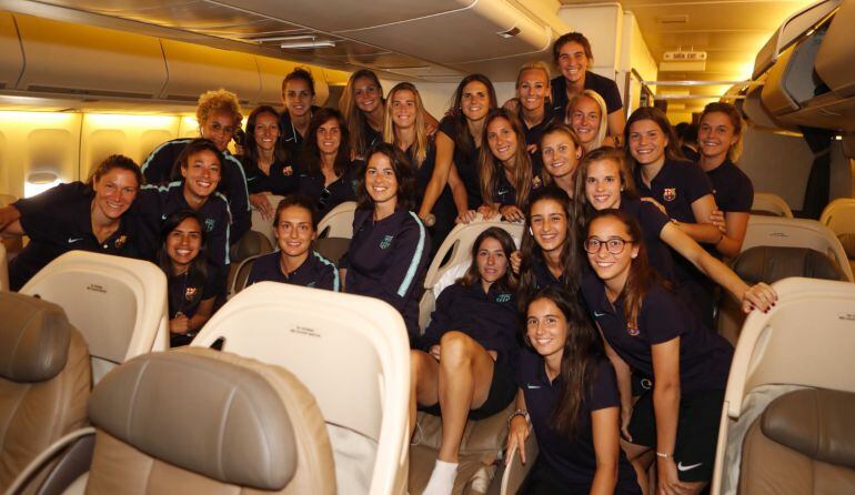 El equipo de fútbol femenino viajando en primera clase a Los Ángeles 