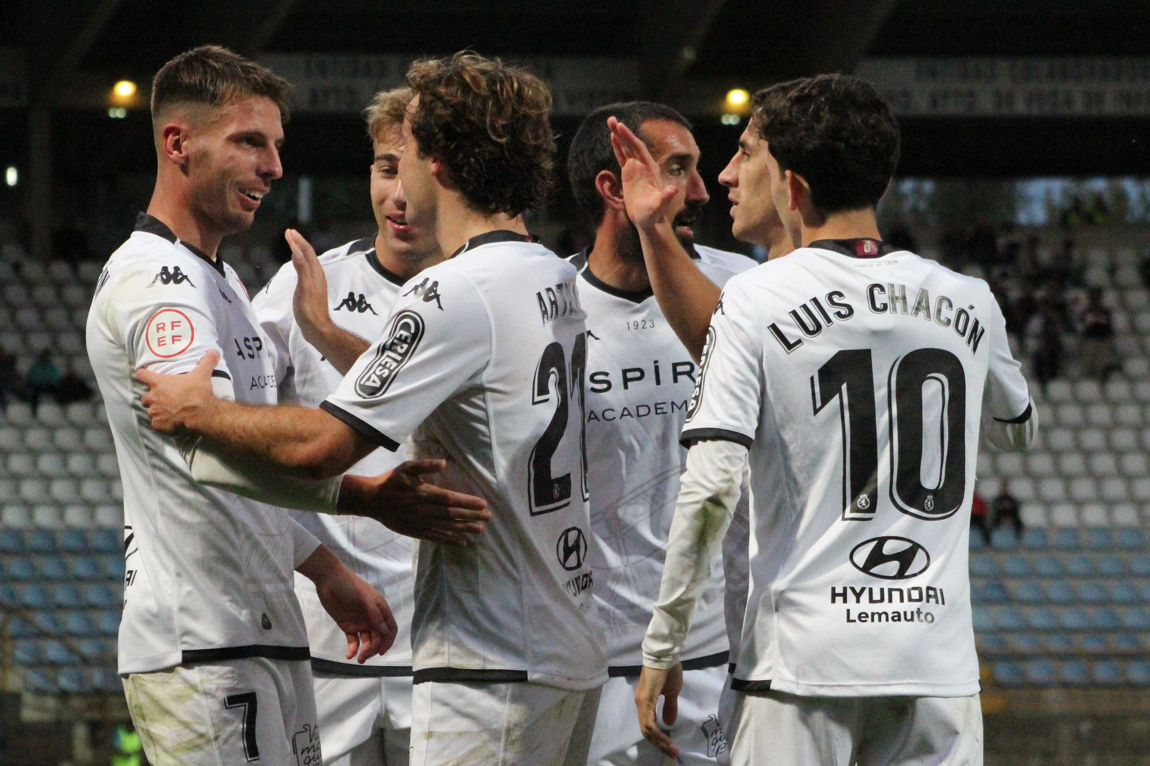 Cinco puntos de ventaja sobre el segundo a falta de quince