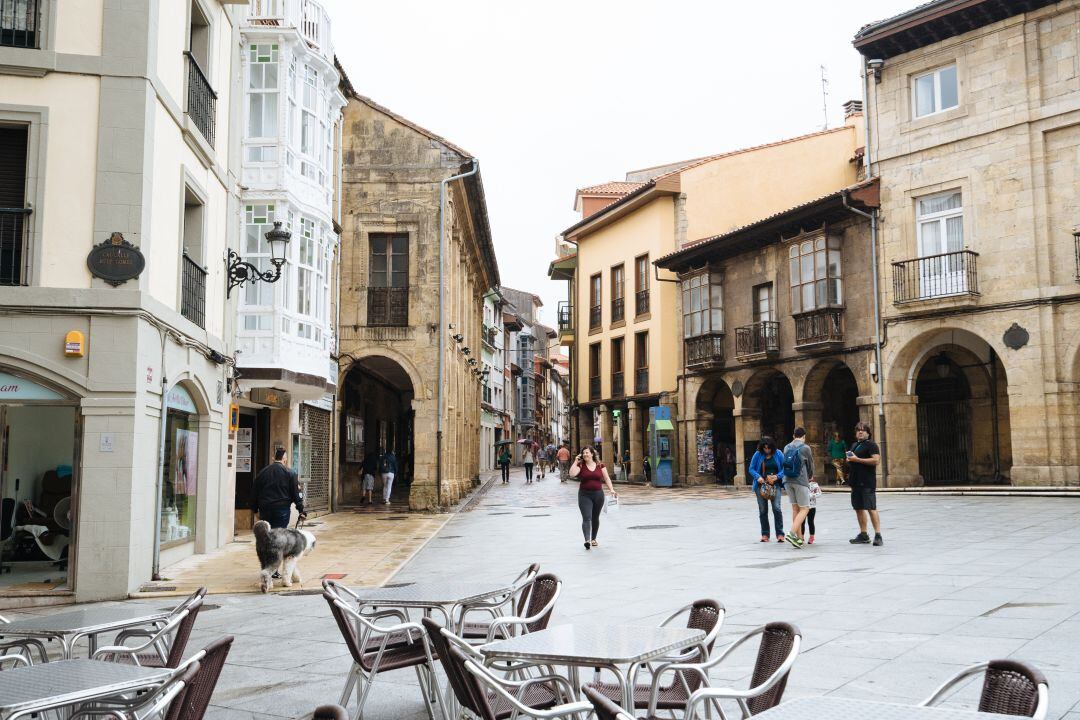 Terraza ubicada en la Plaza de España de Avilés.