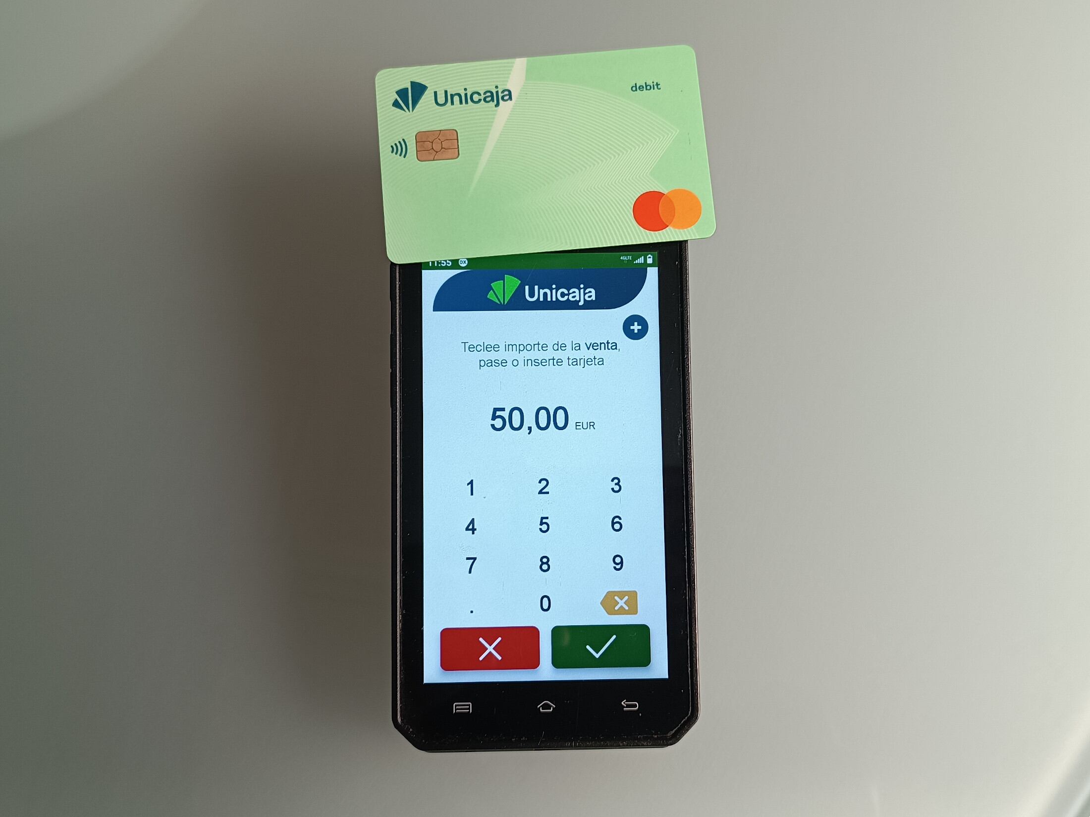 Las nuevas tarjetas están realizadas con materiales 100% reciclados, procedentes de la industria automovilística y de restos de la fabricación de ventanas y tuberías