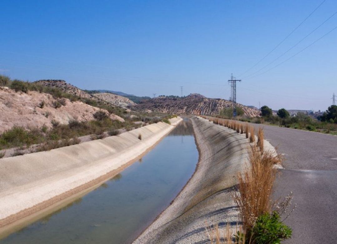 La Sociedad Estatal de Infraestructuras Agrarias (SEIASA) y la Comunidad de Regantes de Lorca han firmado el convenio regulador del Plan de Mejora de Eficiencia y Sostenibilidad en Regadíos.