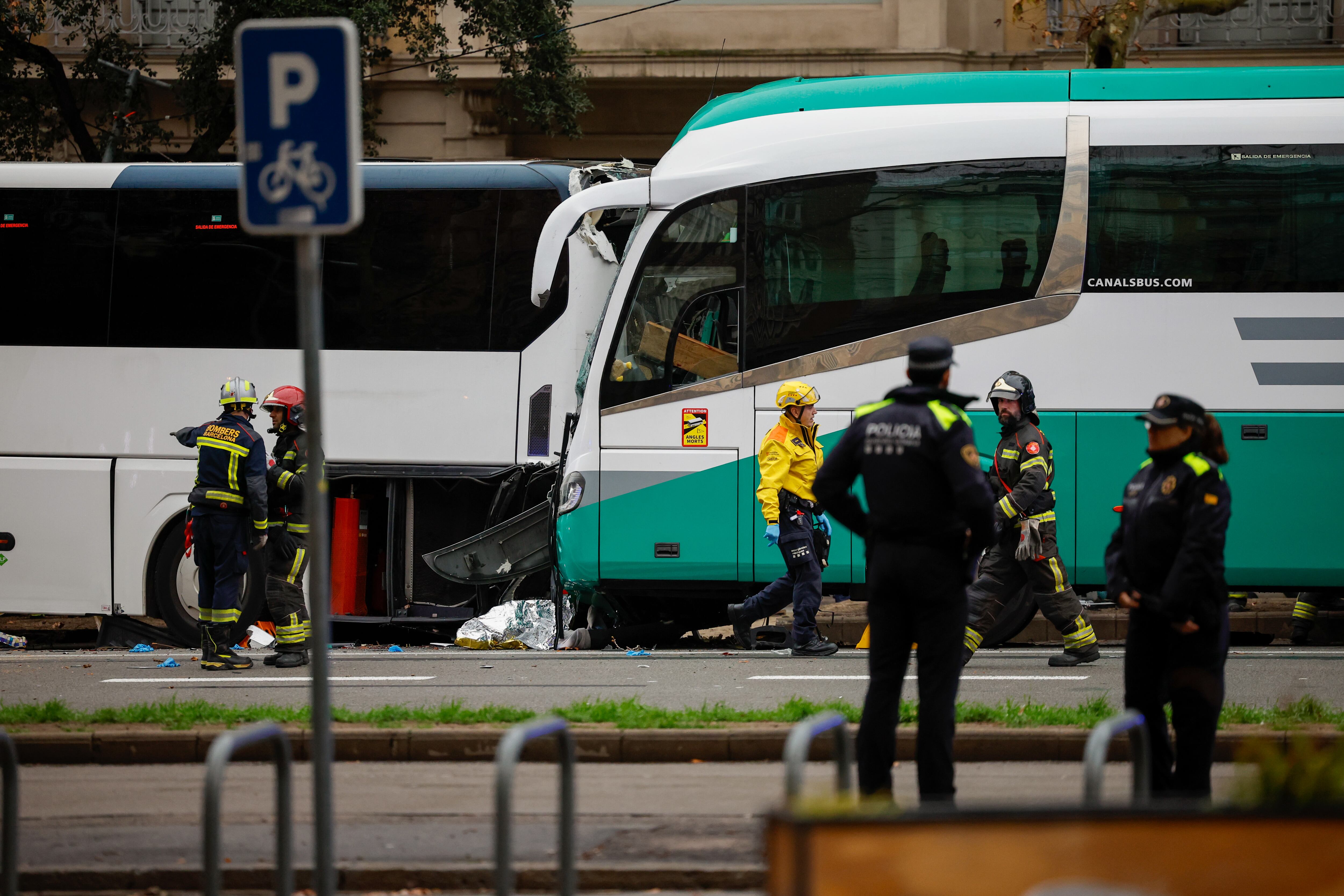 Más de treinta personas han resultado heridas al chocar dos autocares en la avenida Diagonal de Barcelona