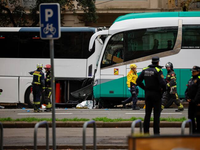 Más de treinta personas han resultado heridas al chocar dos autocares en la avenida Diagonal de Barcelona