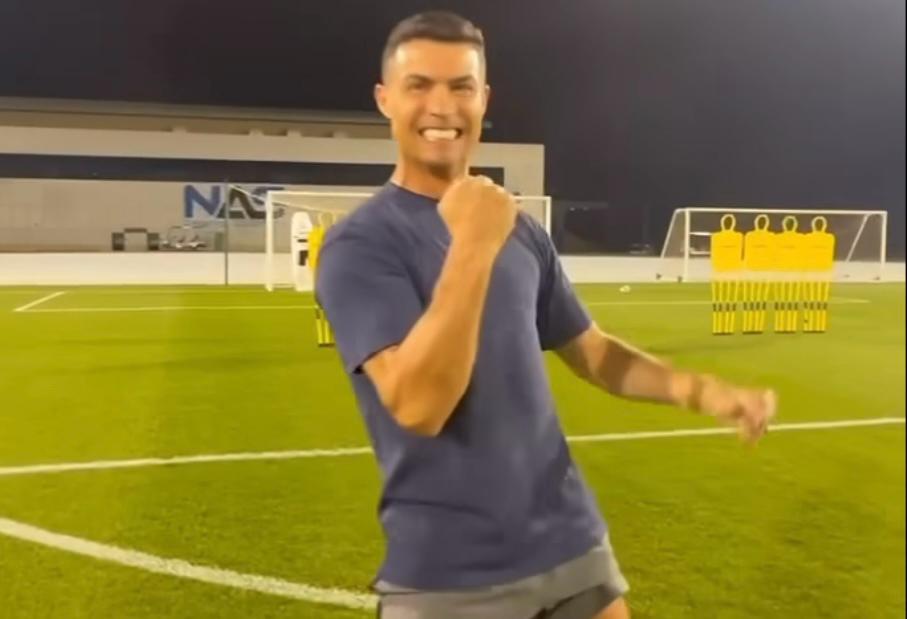 Cristiano Ronaldo se &#039;pica&#039; con su hijo lanzando faltas / captura de pantalla Instagram