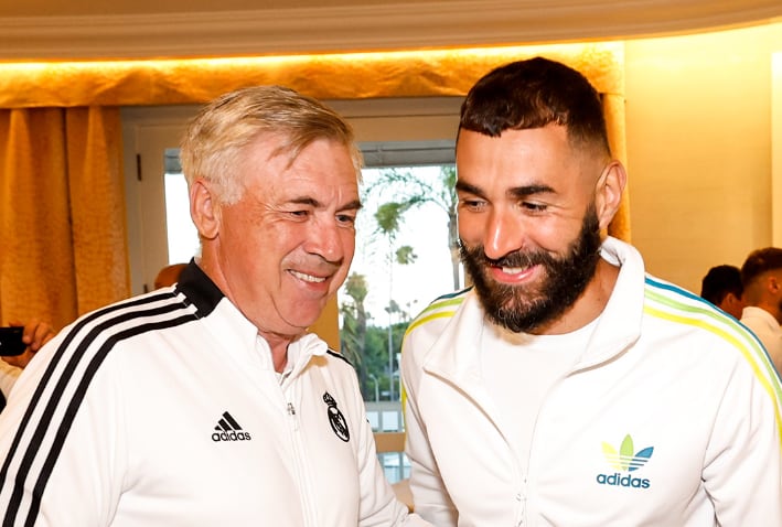 Benzema saluda a Ancelotti