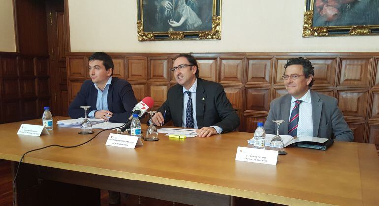 David Vázquez (i), Alfonso Polanco (c) y Facundo Pelayo (d).