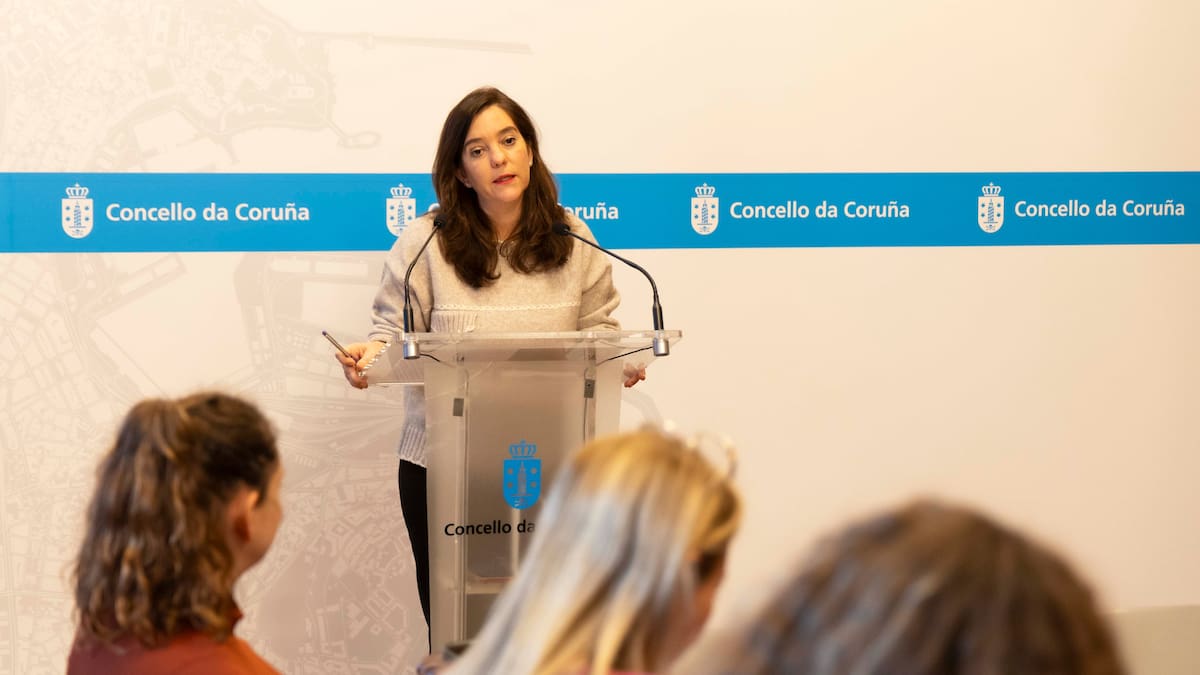 Inés Rey echa en falta voces de hombres poderosos del PSOE y critica que se haya dejado a las mujeres salir "a dar la cara"