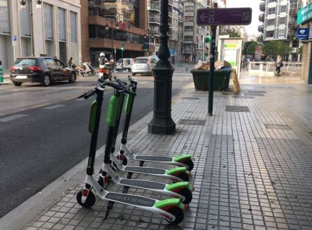 Patinetes en la calle Colón