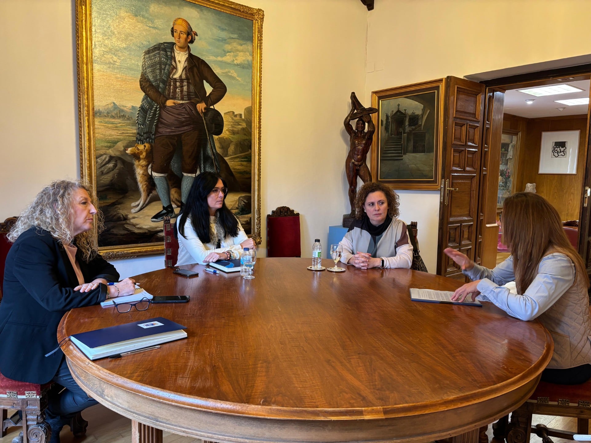 Reunión entre el Ayuntamiento y el Colegio de Enfermería de Huesca