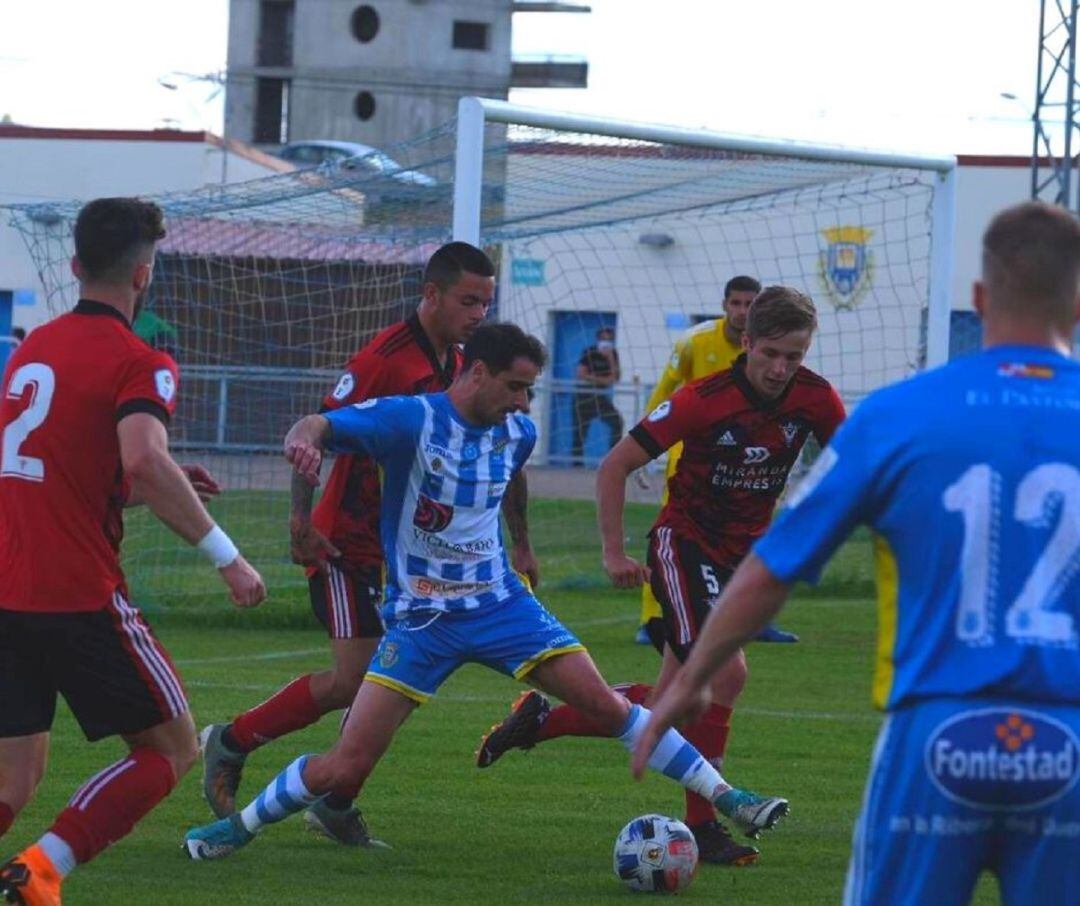 Imagen del reciente derbi ante el Mirandés B del play off en El Montecillo.