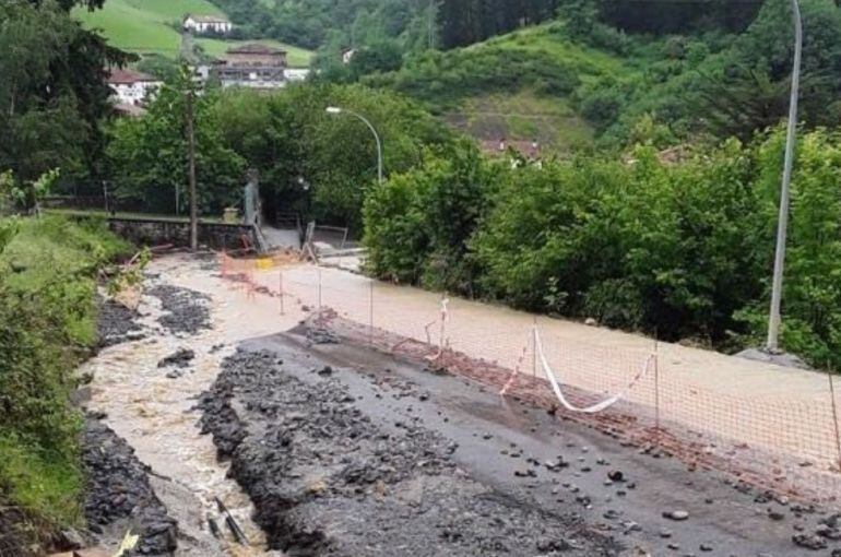 Vista de algunos de los desperfectos ocasionados en Gipuzkoa por las fuertes lluvias.