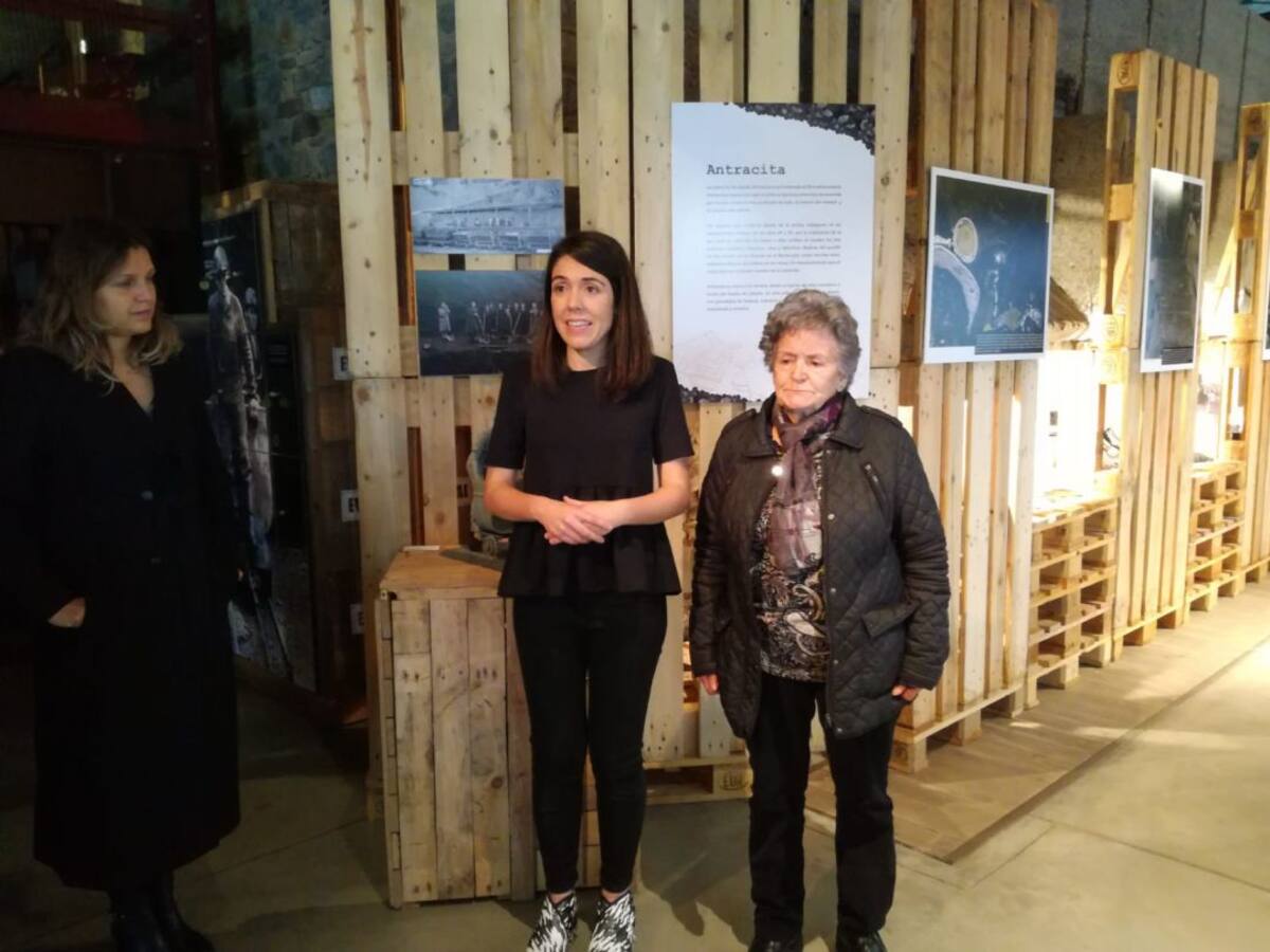 Los zapatos de Paula Pérez dibujan la historia de la mujer y la minería
