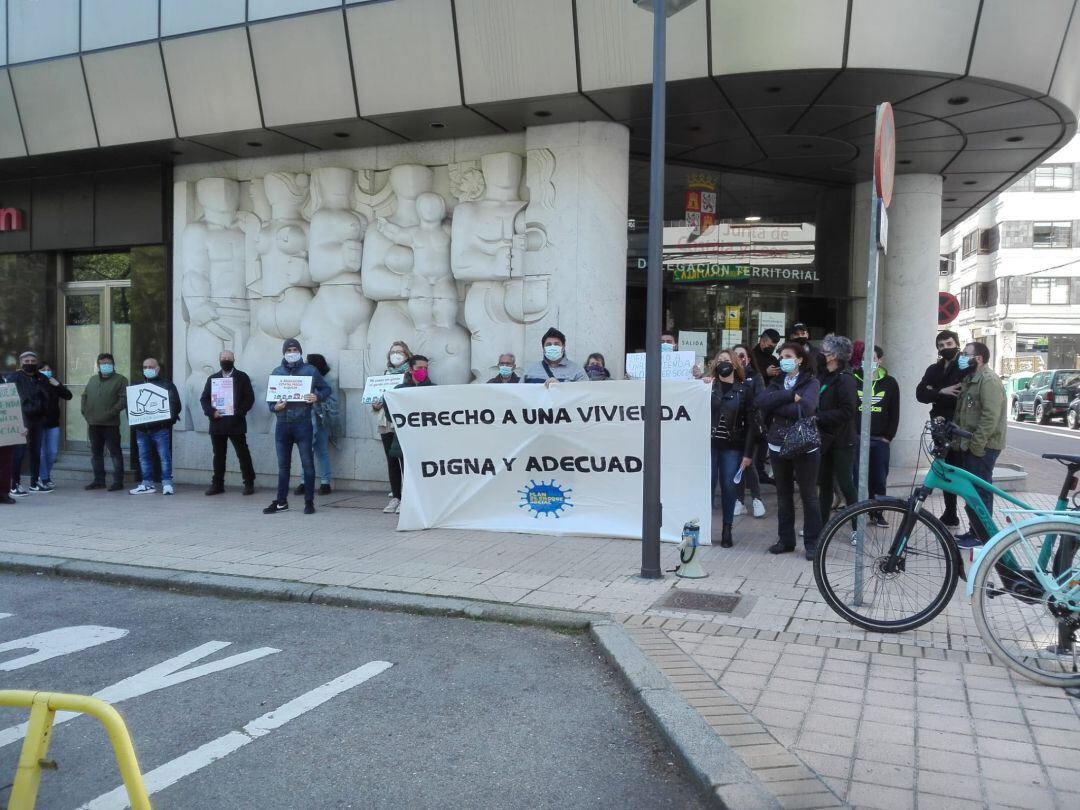 Concentarción por el derecho a la vivienda ante la Delegación Territorial de la Junta de Castilla y León