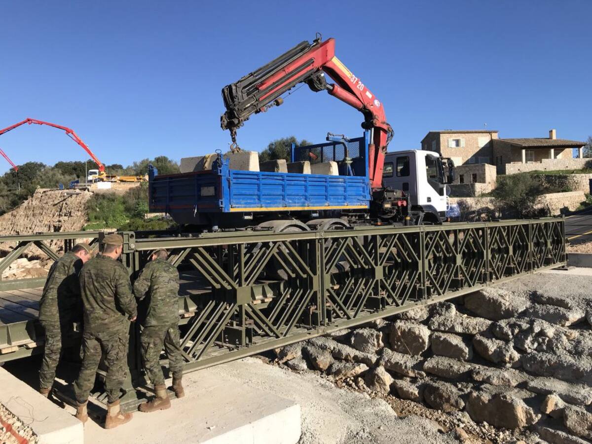 El puente militar provisional de Artà ya está en funcionamiento