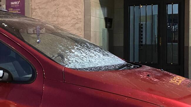 Nieve en un coche en Alcoy