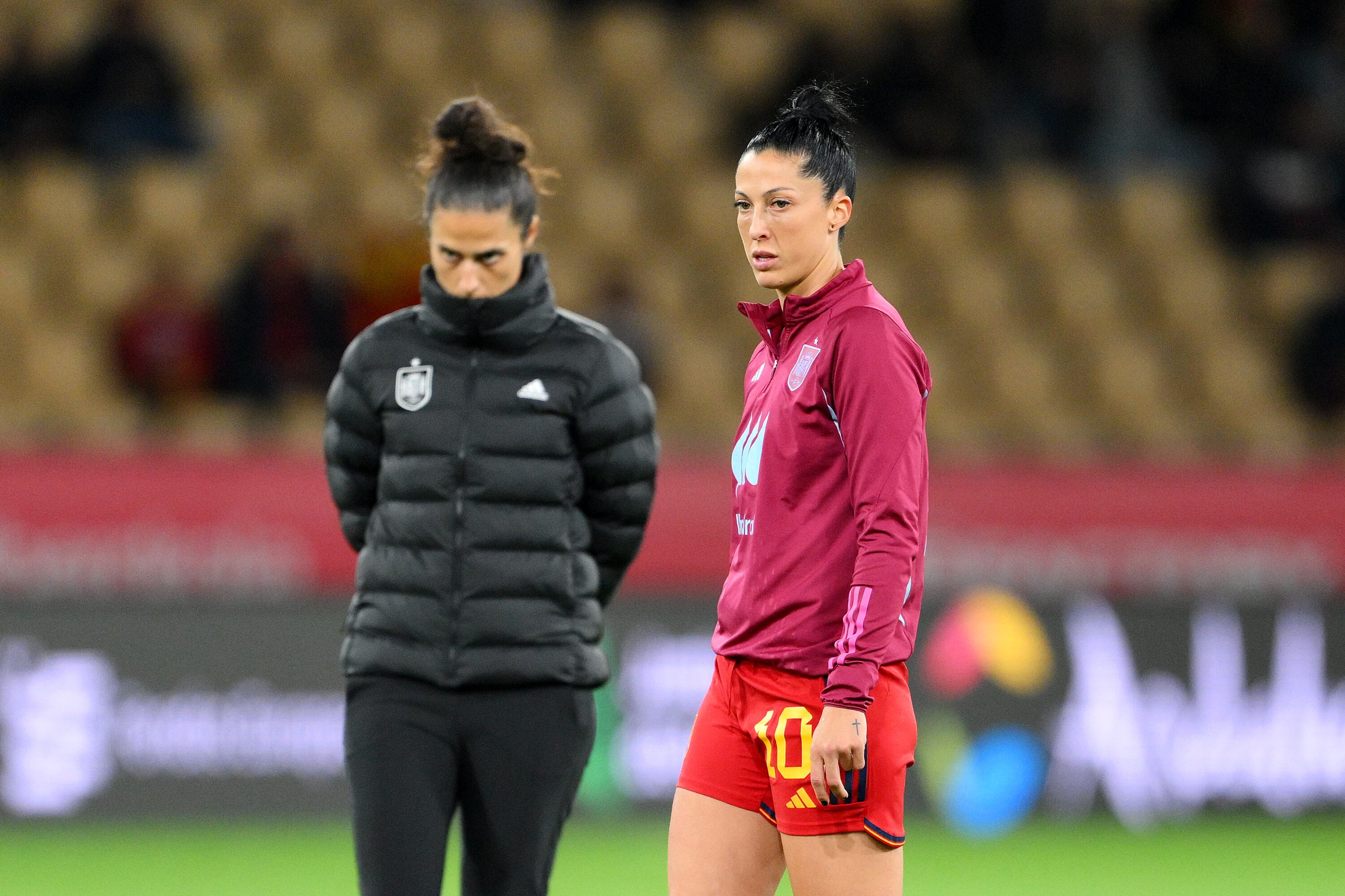 Jenni Hermoso y Montse Tomé, durante un entrenamiento de la selección española