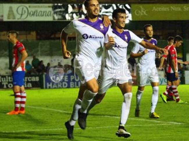 Un momento del partido de los blancos en Torredonjimeno.
