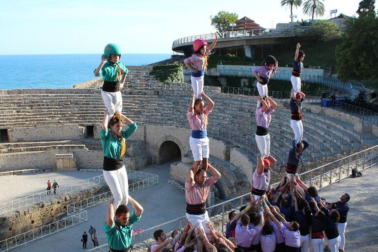 Pilars de les quatre colles castelleres de Tarragona a l&#039;amfiteatre.