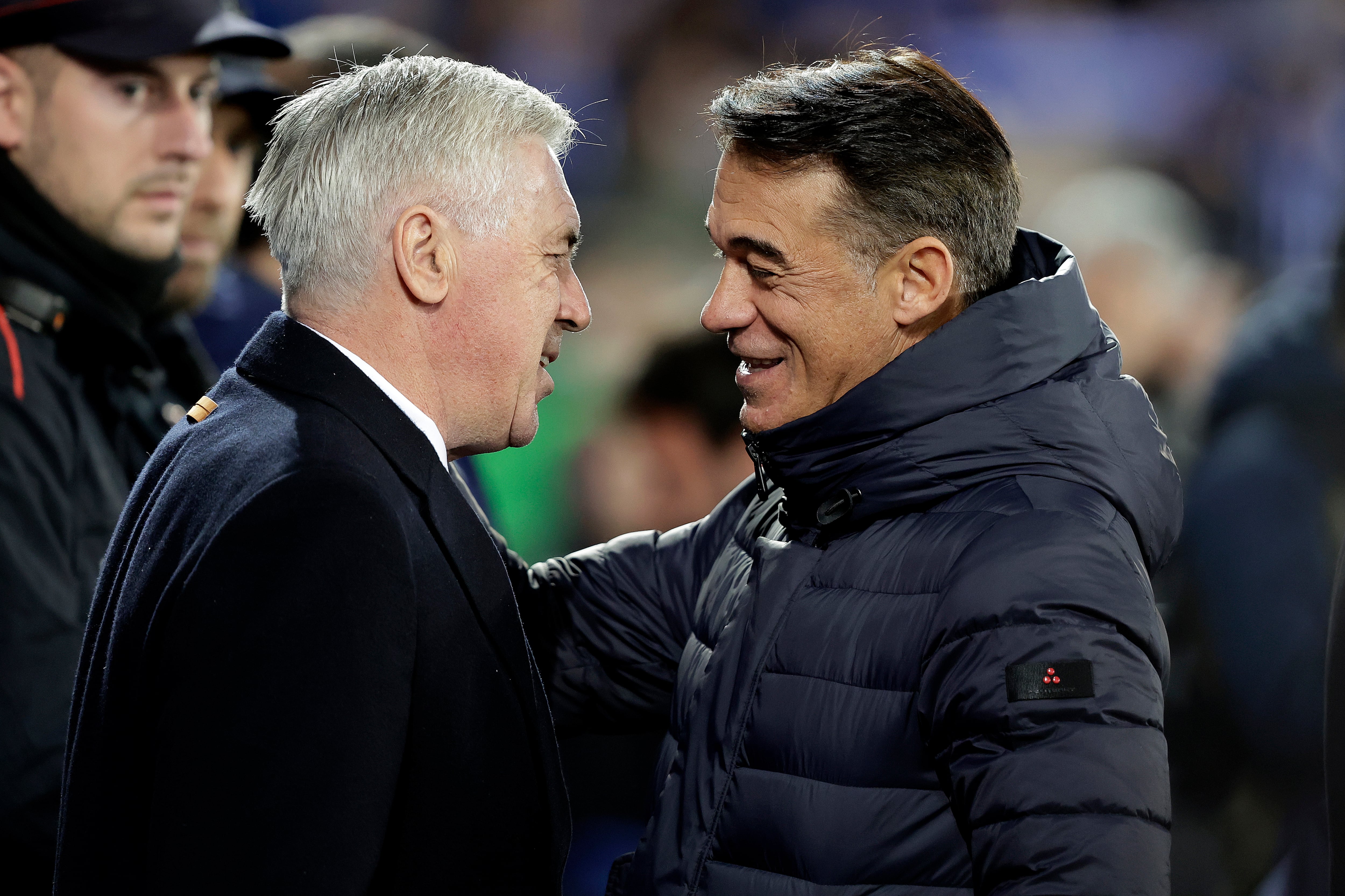 Carlo Ancelotti y Luis García Plaza, entrenadores de Real Madrid y Deportivo Alavés (Photo by David S.Bustamante/Soccrates/Getty Images)