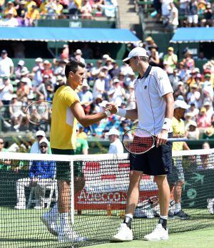 Tomic felicita a Isner