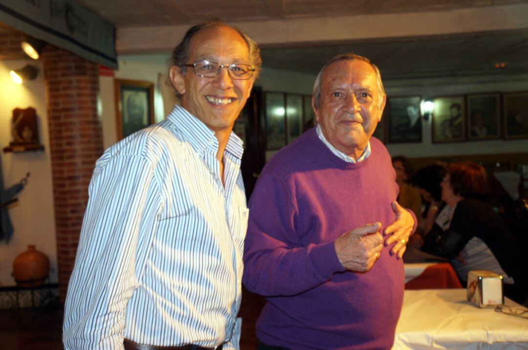 Juan José Silva junto a nuestro compañero Pepe Ojeda en un programa especial sobre el flamenco con motivo de la celebración del 80 aniversario de Radio Algeciras.