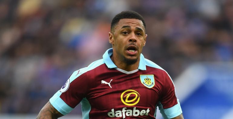 Andre Gray, durante el encuentro en su equipo y el Leicester City