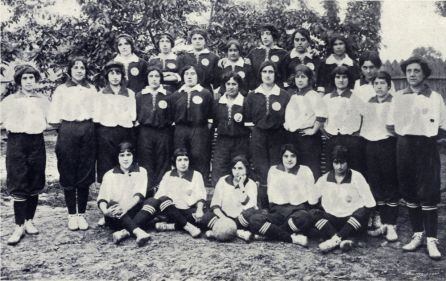 Spanish Girl&#039;s Club, equipo de Paco Brú.