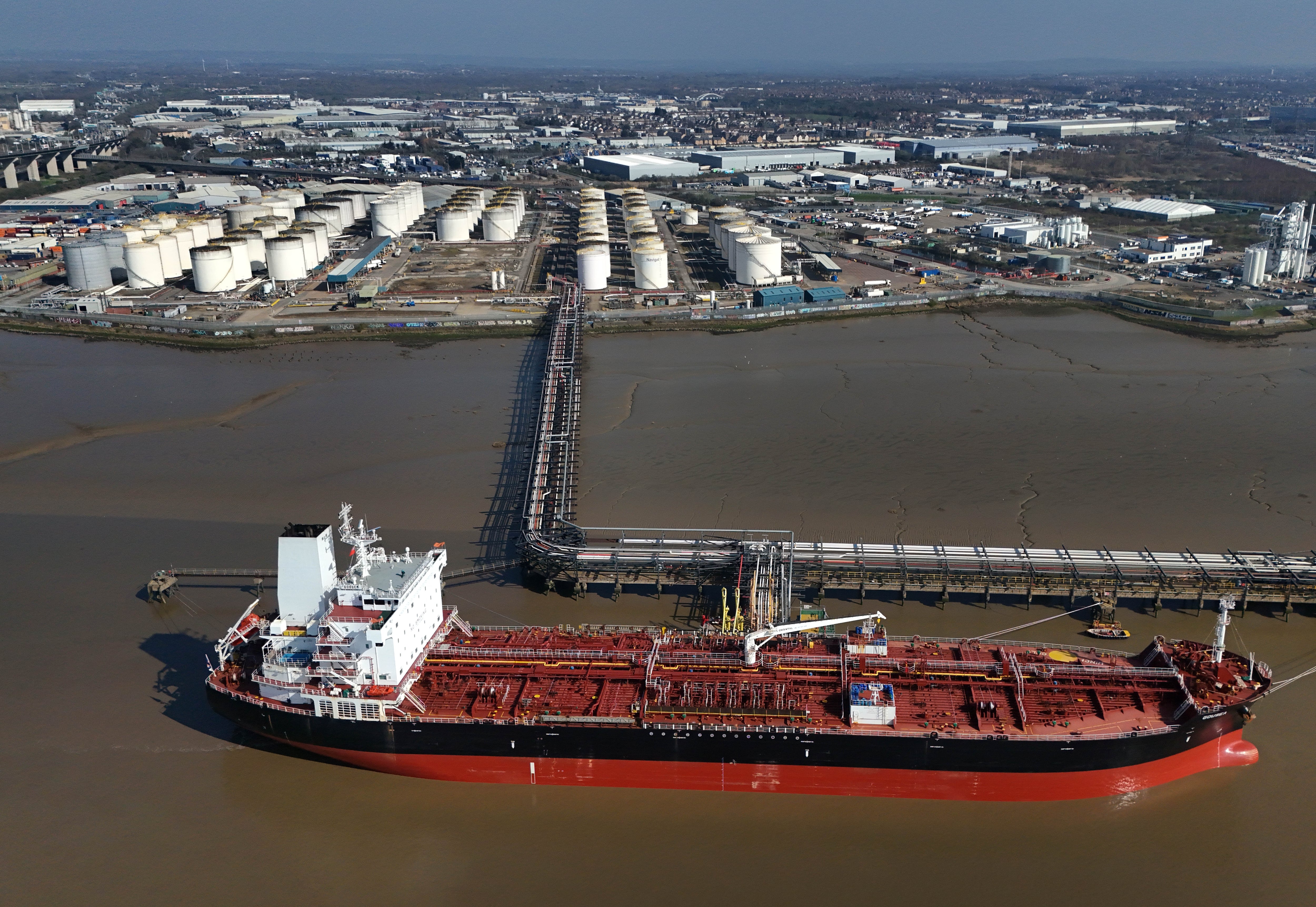 "Emiratos, Baréin o Qatar dependen casi al 100% del agua desalinizada": el peligro de convertir en blanco de guerra a las infraestructuras hidráulicas