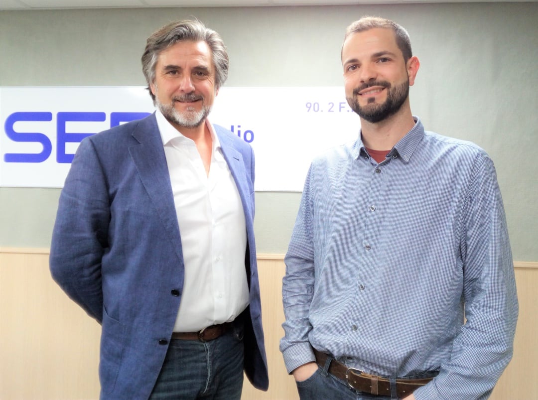 J.C. Silvestre y Luis Miralles, director y profesor del C. P. Padre Manjón de Elda, en Radio Elda SER