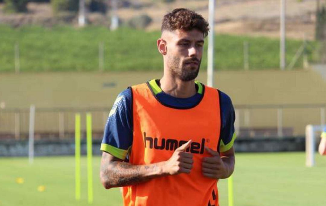 Adrián León entrenando con el UCAM