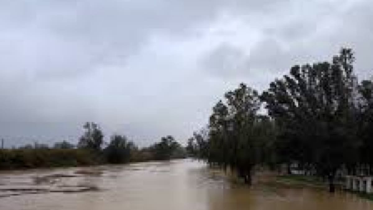 Primeros desalojos y carreteras cortadas en Málaga por la borrasca Francis