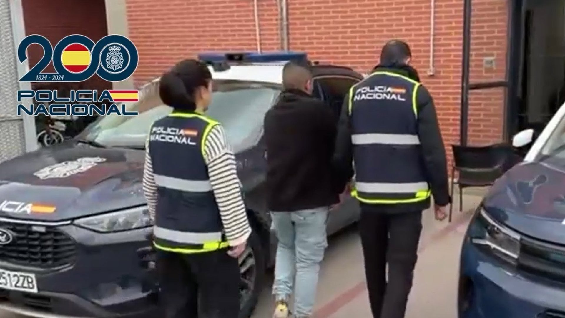16/02/2026 Dos agentes de Policía Nacional custodian al detenido por, presuntamente, encargar el asesinato de una persona a la mara Salvatrucha MS-13, una organización criminal internacional, a cambio del pago de 3.000 eurosESPAÑA EUROPA MURCIA SOCIEDAD
POLICÍA NACIONAL
