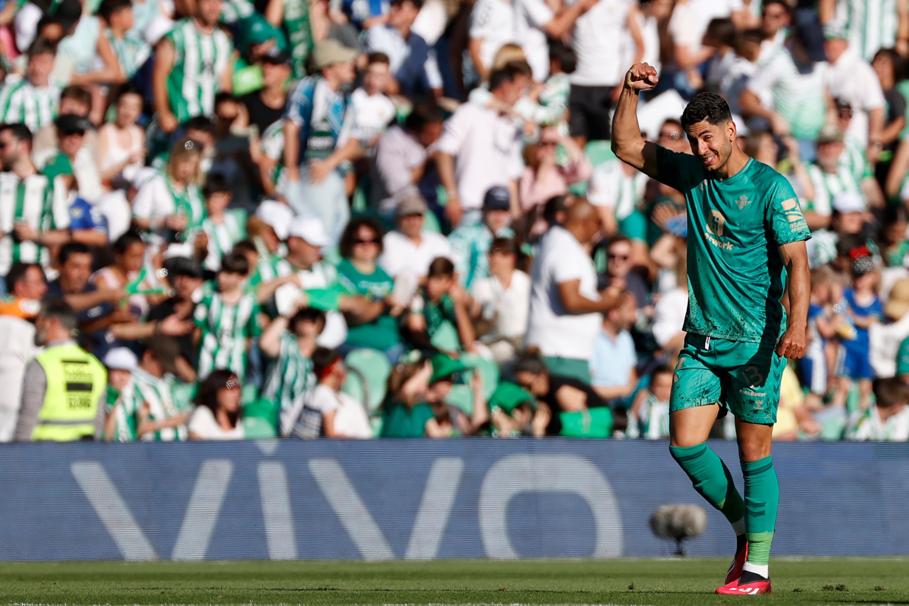 El delantero del Ayoze Pérez celebra tras marcar ante el Espanyol