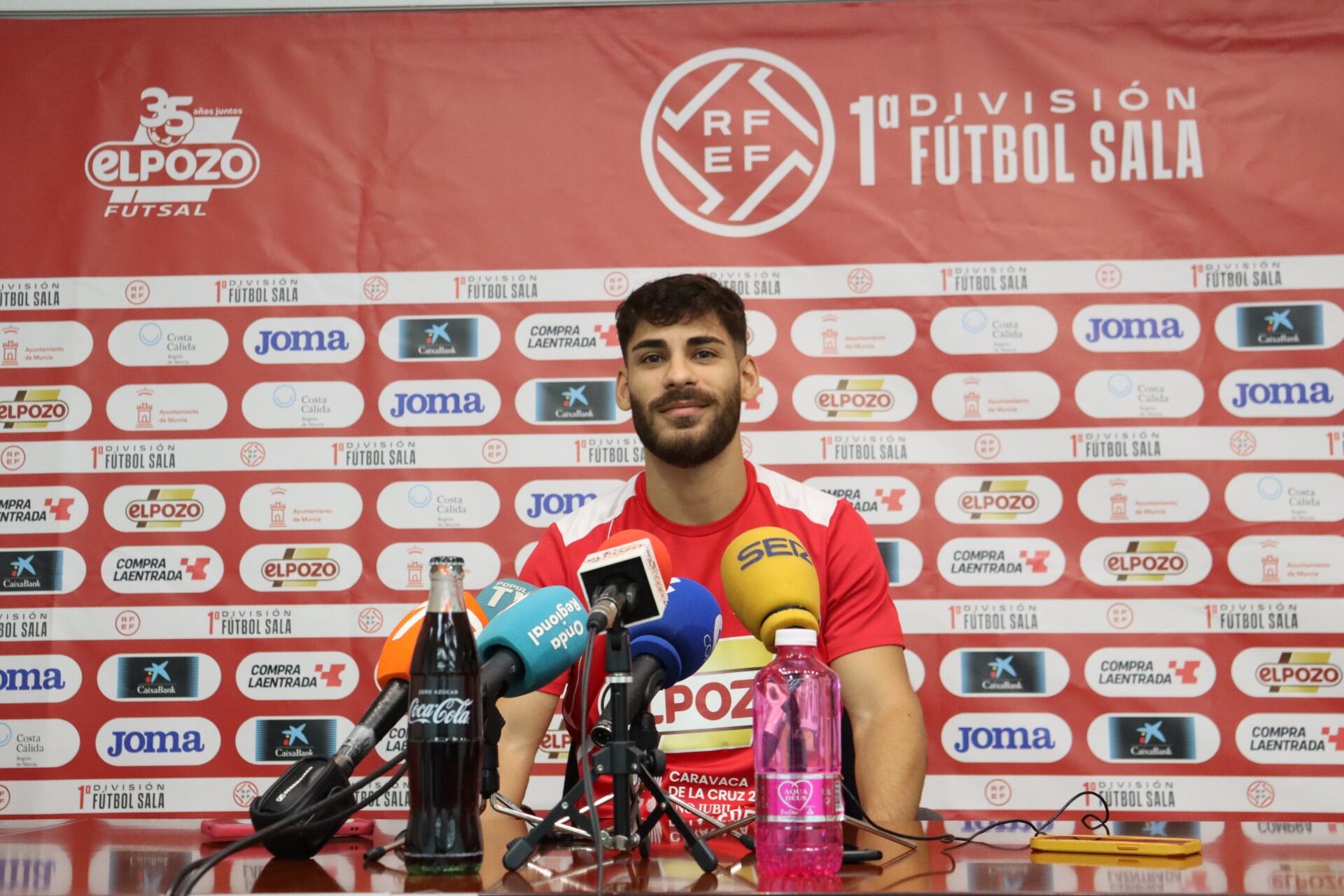 Esteban en la sala de prensa del Palacio