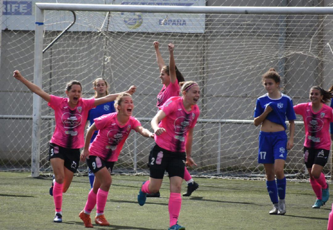 Las jugadoras alhameñas celebrando un gol