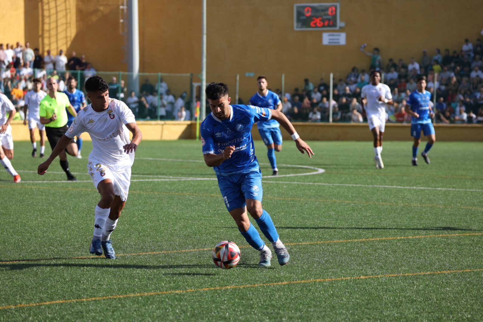 Ilias durante un lance del partido en Ceuta