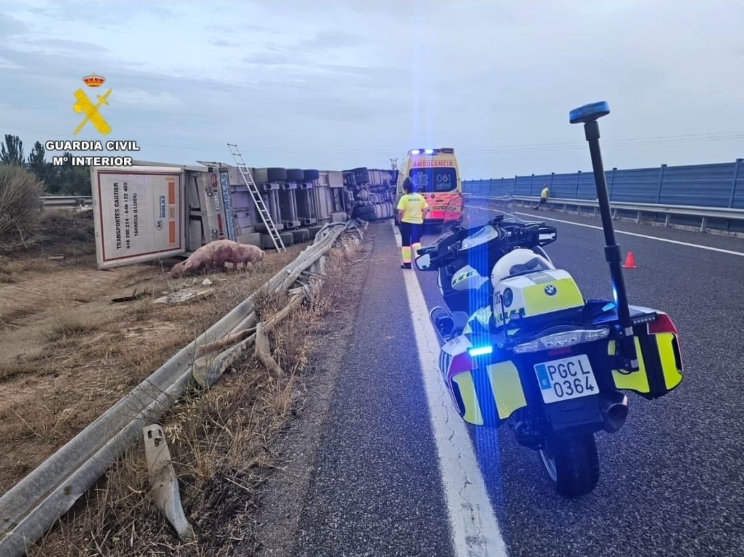 Muere un camionero tras volcar su vehículo en la A-22, en Monzón (Huesca)