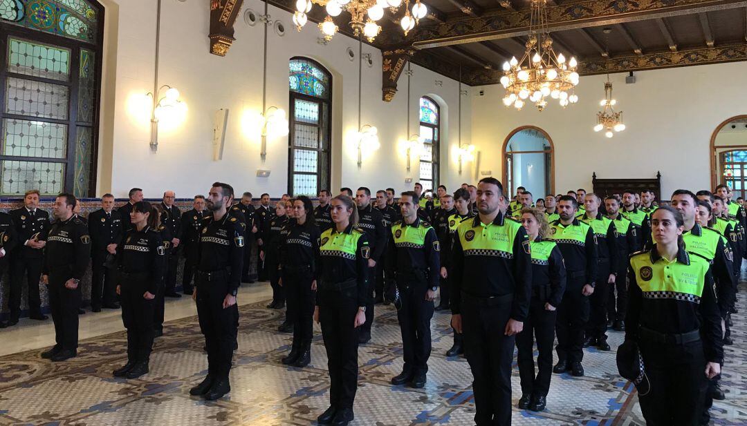 Este lunes se han presentado en el Palacio de la Exposición de València los nuevos profesionales que se incorporarán a la Policía Local en los próximos día