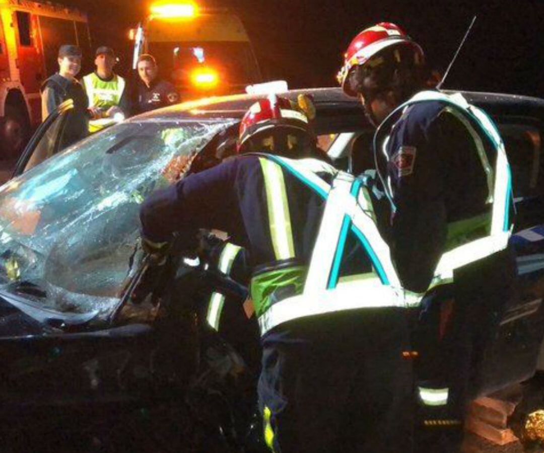 Cuatro heridos en un choque frontal de dos coches en San Agustín de Guadalix