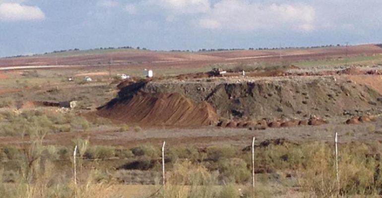 Se está actuando desde hace unas semanas en una de las parcelas afectadas por la acumulación de Amianto 