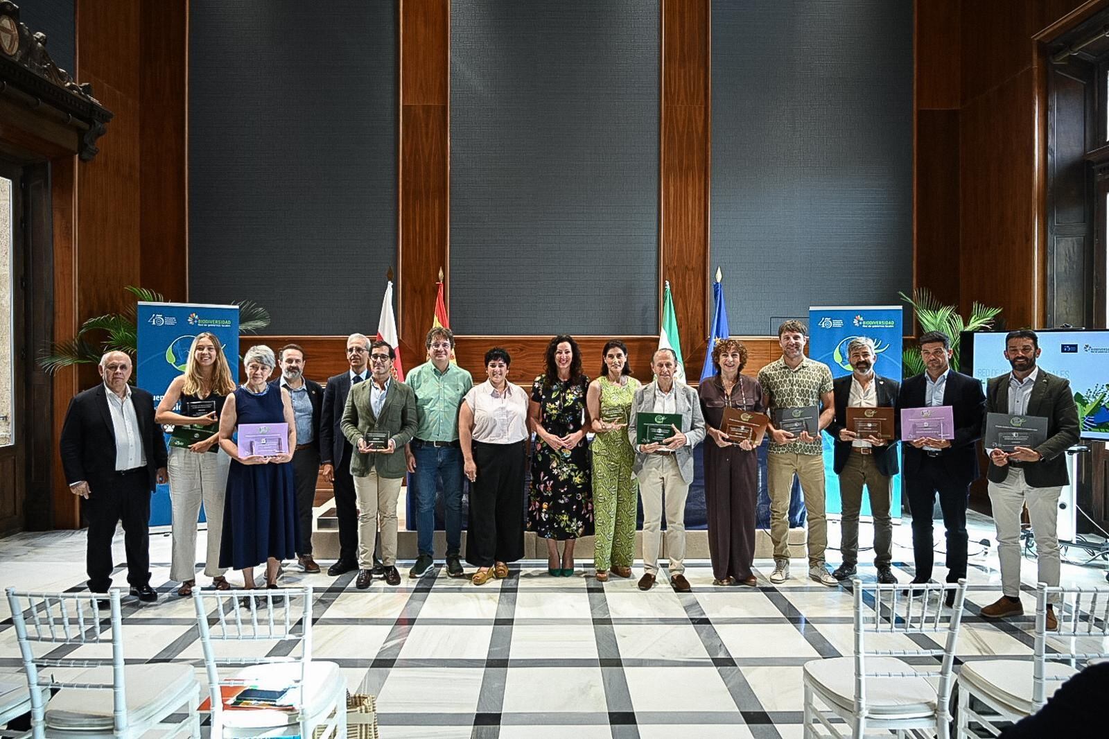Foto de familia de los premiados