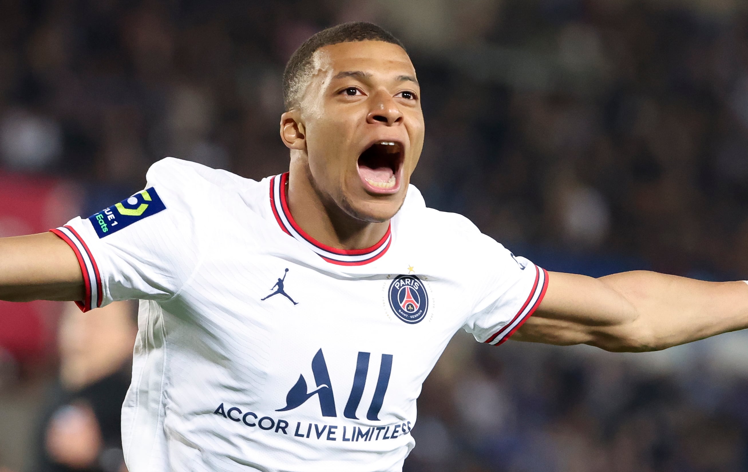 Kylian Mbappe celebra un gol con el PSG