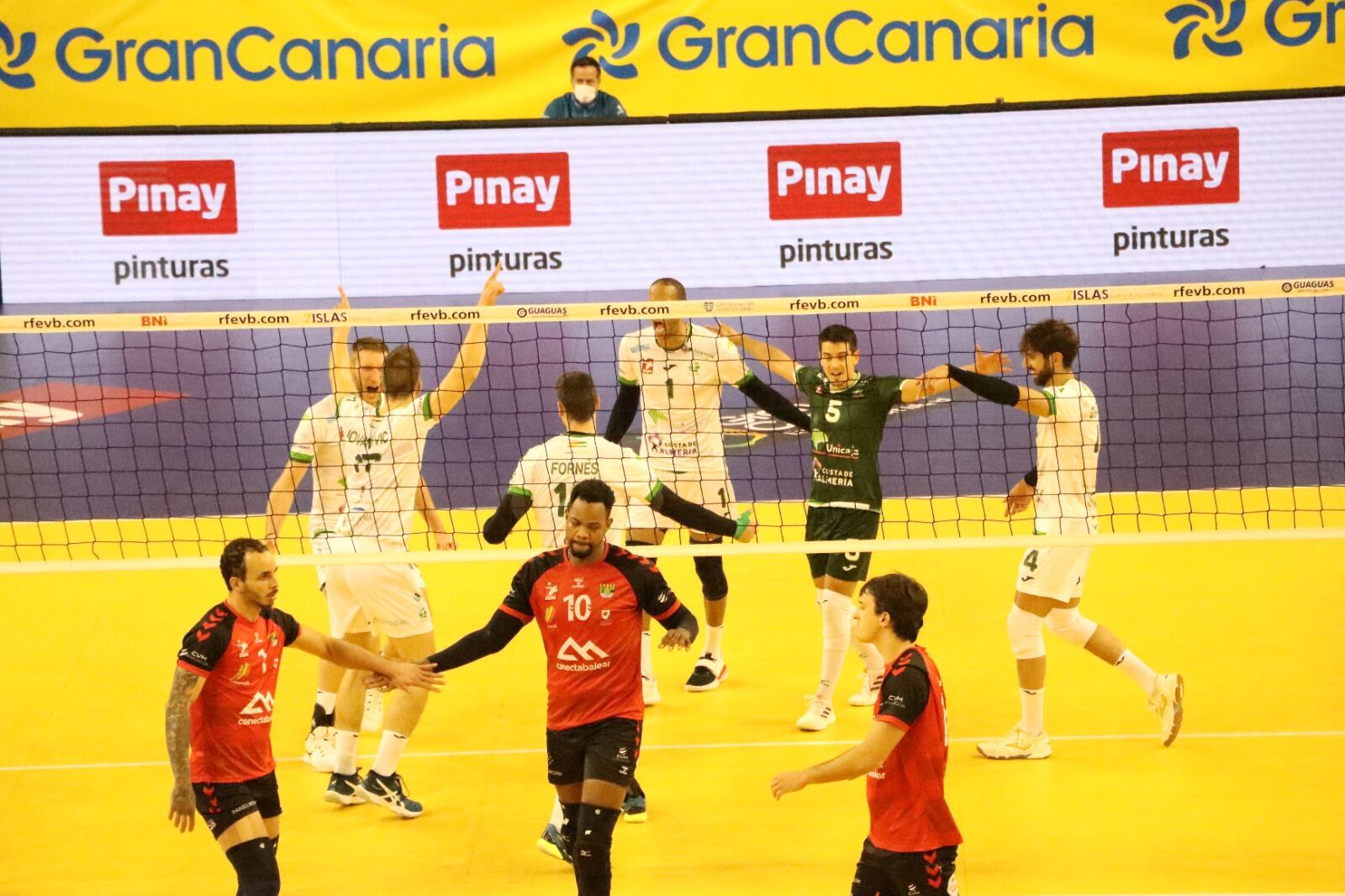 Los ahorradores, imparables en semifinales.