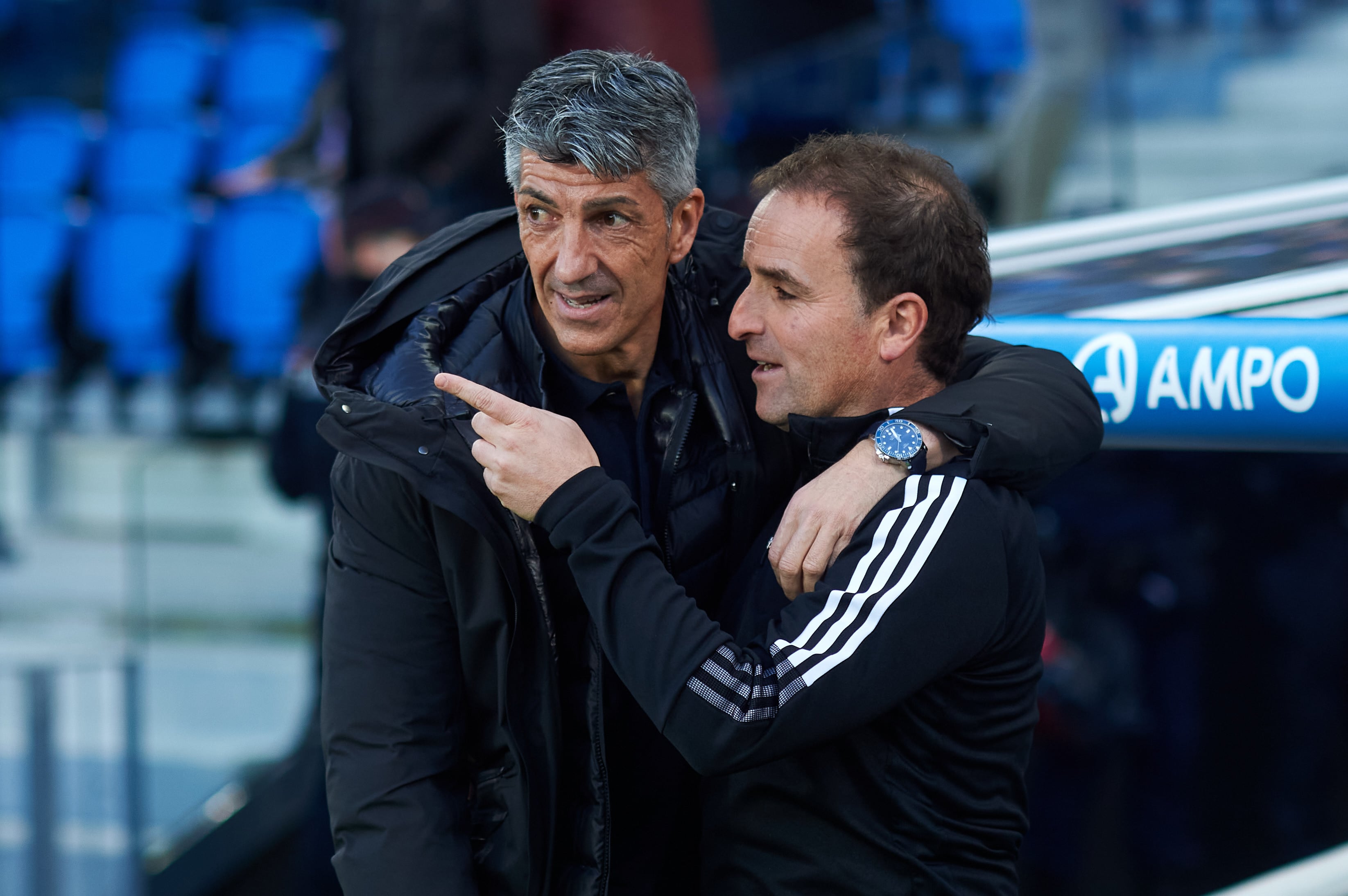 SAN SEBASTIAN, SPAIN - FEBRUARY 27: Head coach Jagoba Arrasate of CA Osasuna and Head coach Imanol Alguacil, head coach of Real Sociedad of Real Sociedad interact prior to the LaLiga Santander match between Real Sociedad and CA Osasuna at Reale Arena on February 27, 2022 in San Sebastian, Spain. (Photo by Juan Manuel Serrano Arce/Getty Images)
