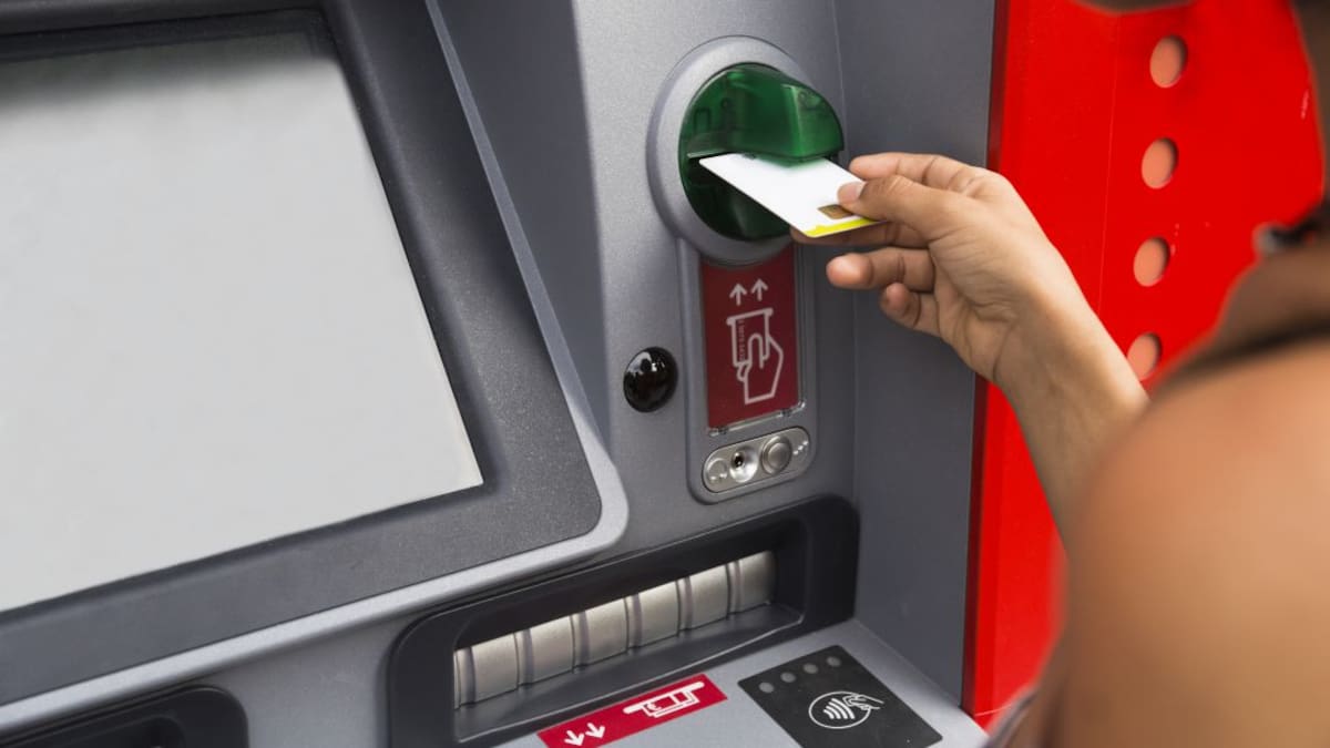 “El 52% de los pueblos de España no tienen ni siquiera una oficina bancaria”