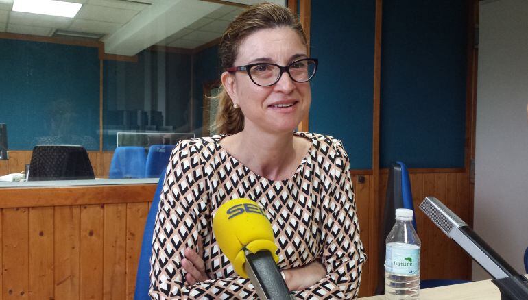 Marina Torres, directora de los Cursos de Verano de la Universidad de Cantabria, en el estudio de la SER