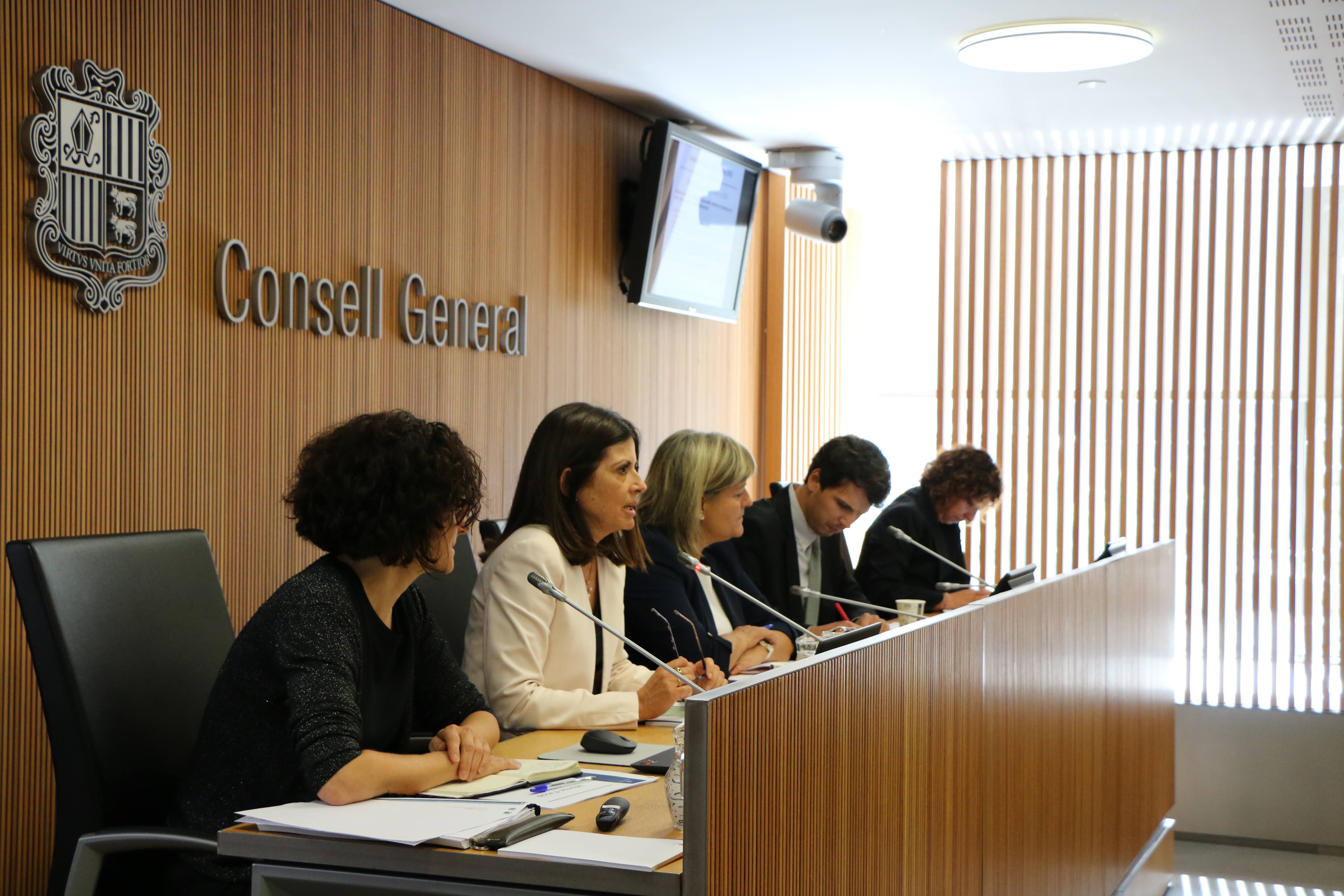 La ministra d'Afers Exteriors, Imma Tor, durant la celebració de la comissió legislativa de Política Exterior.