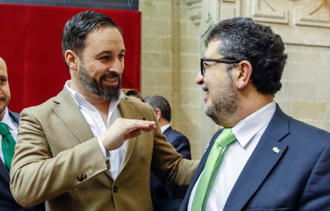 El líder nacional de VOX, Santiago Abascal, y el diputado de esa formación, el juez Francisco Serrano